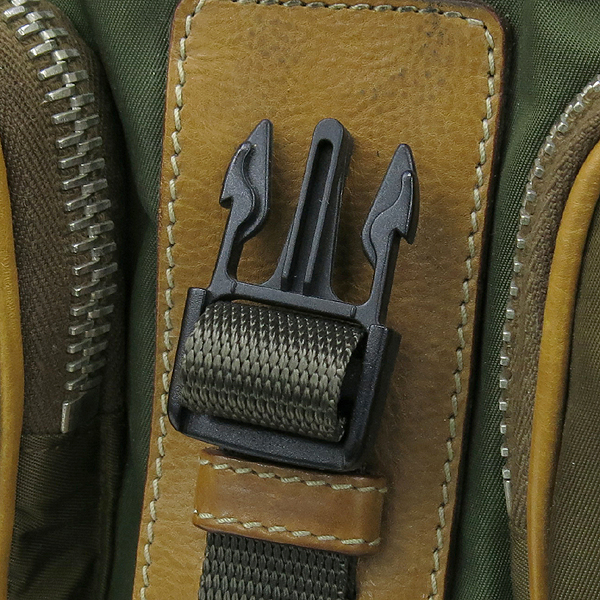 Prada(�����) BR2520 TESSUTO MIX CAMMELLO īŰ�׸� ��ī �к긯 �ͽ� ���ͽ�Ÿ�� ��Ʈ�� + ü�ν�Ʈ�� 2WAY �̹���5 - ���̺��� �߰���ǰ