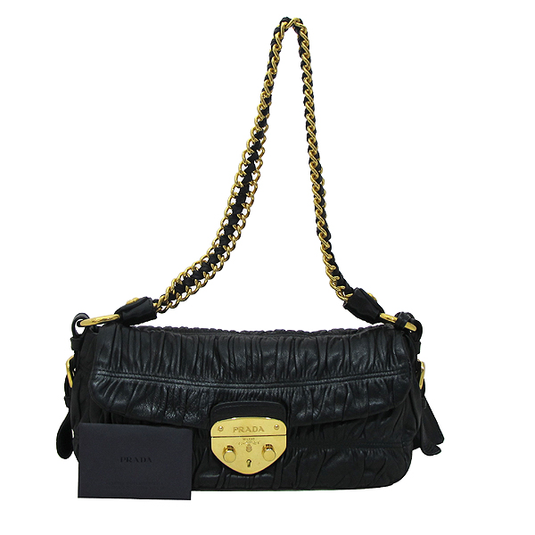 �����  �����