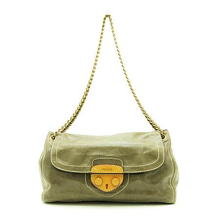 �����  �����