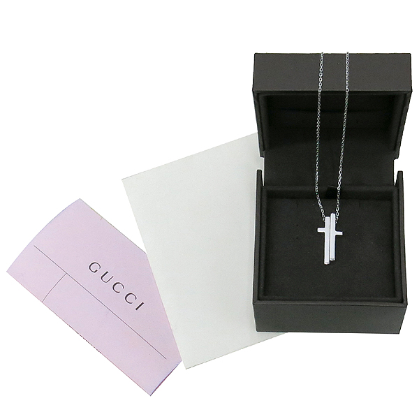 ����  �����