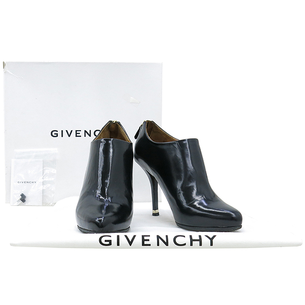 �����  ����