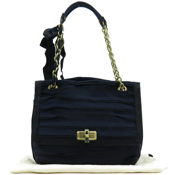 ����  �����