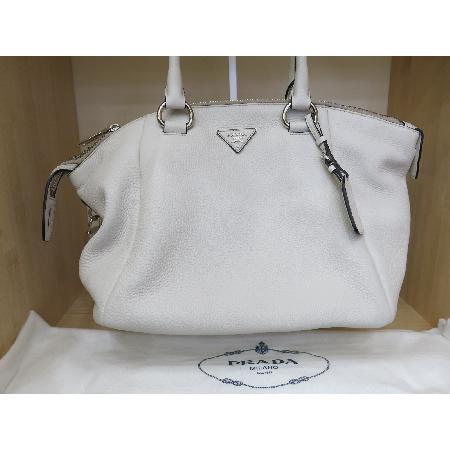 �����  �����