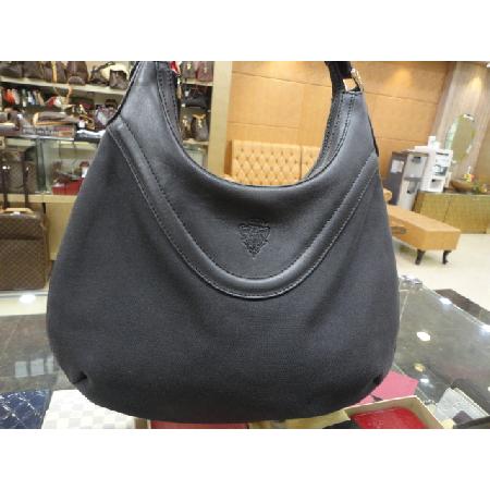 ����  �����