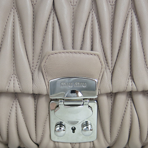 MiuMiu(�̿�̿�) 5BD002 CAMMEO �÷� ��Ʈ��� ü�� ũ�ν��� [���빮��] �̹���4 - ���̺��� �߰���ǰ