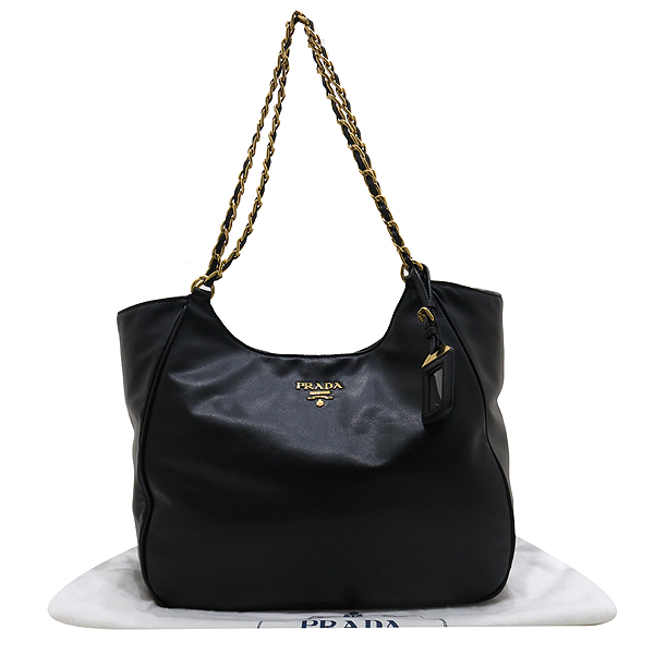 �����  �����