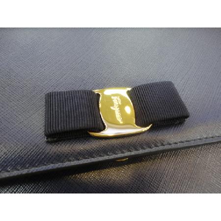 Ferragamo(��󰡸�) 21 E480 ���̺� ���ǾƳ� ���� �ٶ���� ���� ü�� ũ�ν��� w �̹���2 - ���̺��� �߰���ǰ