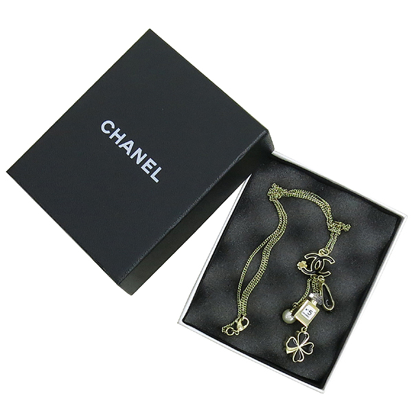 ����  �����