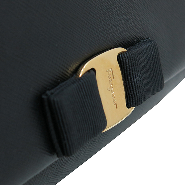 Ferragamo(��󰡸�) 22 B558 ���� ���ǾƳ� ���� �ٶ� ���� ���� ü�� ��� ũ�ν��� [��õ��] �̹���4 - ���̺��� �߰���ǰ