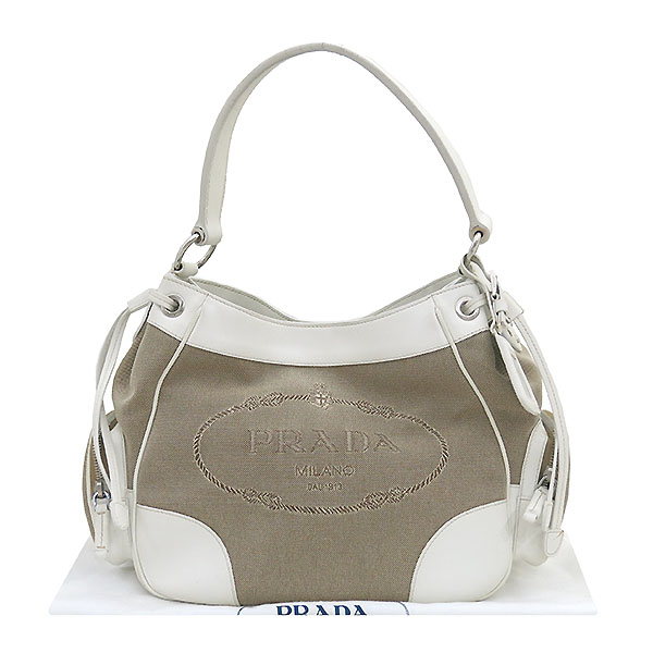 �����  �����