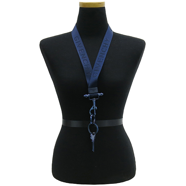 �����  �����