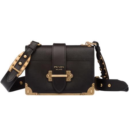 �����  �����