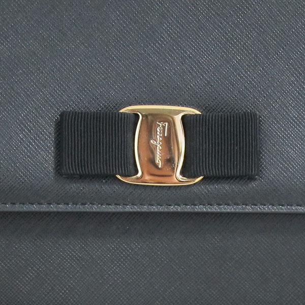 Ferragamo(��󰡸�) 21 E480 ���� �ٶ� ��� ���ǾƳ� ���� ü�� ũ�ν��� [���빮��] �̹���3 - ���̺��� �߰���ǰ