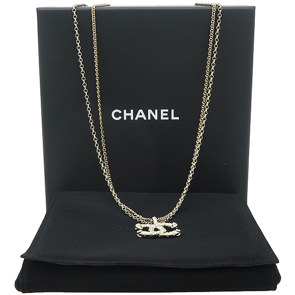 ����  �����