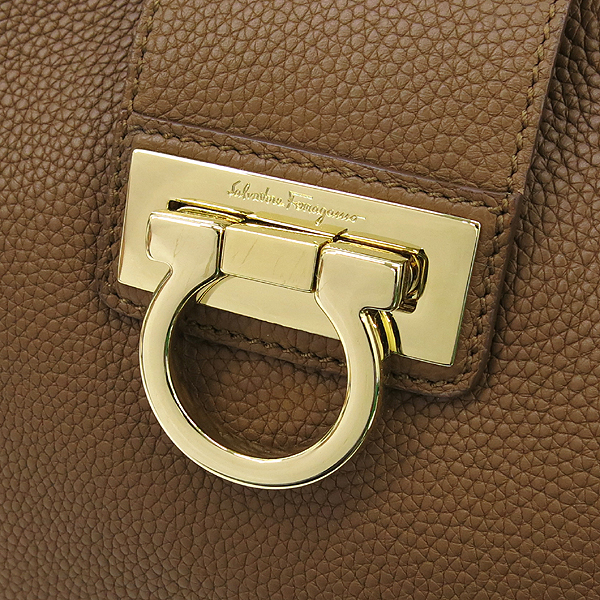 Ferragamo(��󰡸�) 21 E654 ���� ��ġ�� �ΰ� ��� �Ĵϻ� ȣ�� ����� [��������] �̹���4 - ���̺��� �߰���ǰ