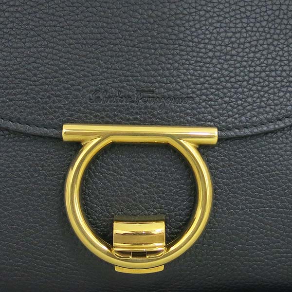 Ferragamo(��󰡸�) 21 H493 ���� ��ġ�� �ΰ� ���� ���� ž�ڵ� ��Ʈ��+�����Ʈ�� [���빮��] �̹���3 - ���̺��� �߰���ǰ