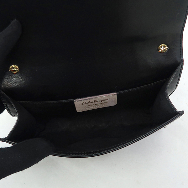 Ferragamo(��󰡸�) 22 B558 ���� ���ǾƳ� GINNY ���� �ٶ� ����ΰ� ���� �� ��� ü�� �÷� ũ�ν��� [��������] �̹���4 - ���̺��� �߰���ǰ