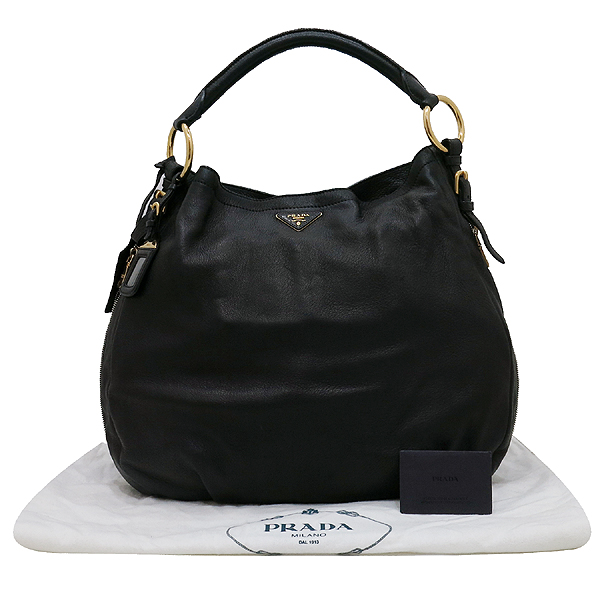 �����  �����