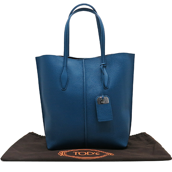 ����  �����