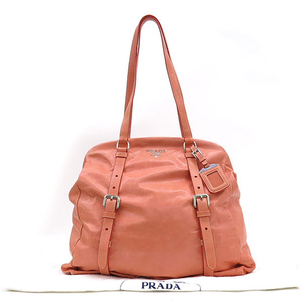 �����  �����