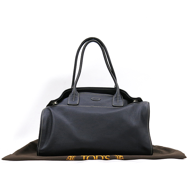 ����  �����