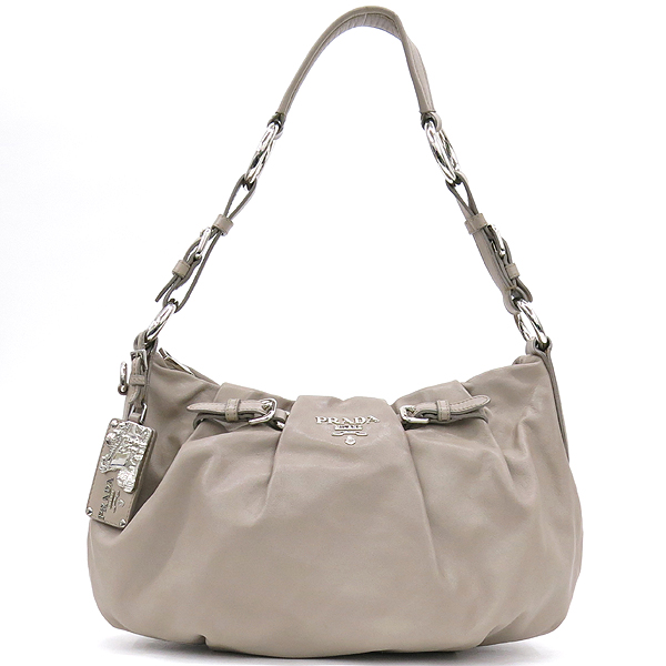 �����  �����