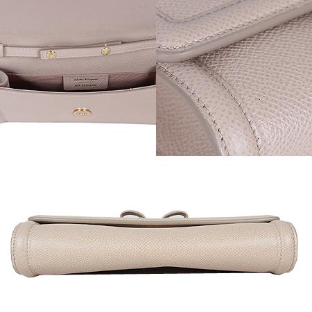 Ferragamo(��󰡸�) ����ٶ���� ������ ���� �̴� ü�� ũ�ν���[���ֻ���] �̹���5 - ���̺��� �߰���ǰ