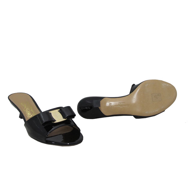 Ferragamo(��󰡸�) 0705010 19SS ���� ���̴�Ʈ �ٶ󺸿� ������ ���� [�뱸�ݿ��纻��] �̹���3 - ���̺��� �߰���ǰ