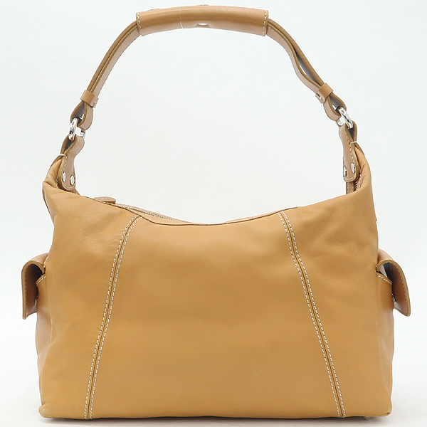 ����  �����