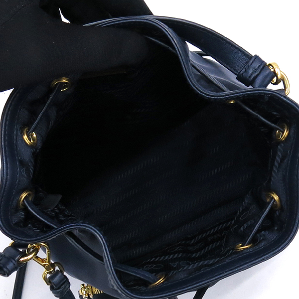 Prada(�����) 1BH038 ���̺� �÷� �к긯 ��Ŷ ��Ʈ�� + ũ�ν� ��Ʈ�� [��������] �̹���5 - ���̺��� �߰���ǰ