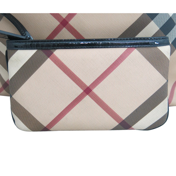 Burberry(������) 3489040 �� ���üũ PVC ���� ���̴�Ʈ NICKIE ��Ű ���� ����� + ���� �Ŀ�ġ [���빮��] �̹���4 - ���̺��� �߰���ǰ
