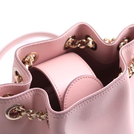 Ferragamo(��󰡸�) 21-H491 �ٶ� ���� ��Ŷ�� ũ�ν��� [����ż�����]W �̹���3 - ���̺��� �߰���ǰ