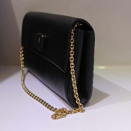 Ferragamo(��󰡸�) 22 C354 ���� ���ǾƳ� �ٶ� Ŭ��ġ ü�� ����� �̹���3 - ���̺��� �߰���ǰ