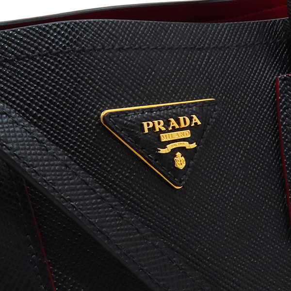 Prada(�����) 1BG887 SAFFIANO(���ǾƳ�) CUIR NERO/FUOCO ���� ���ǾƳ� ���� �κ��� ���� �ﰢ �ΰ� ��� ��Ʈ�� + ��� ��Ʈ�� 2WAY [��õ��] �̹���4 - ���̺��� �߰���ǰ