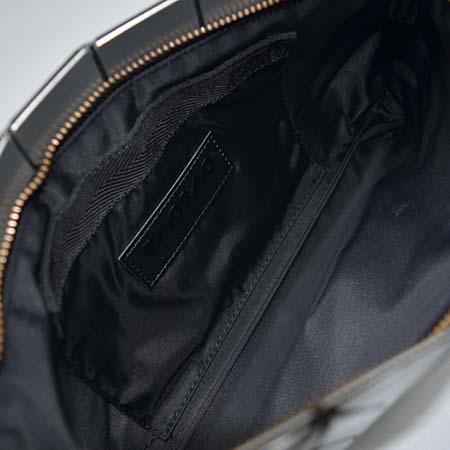 ISSEY MIYAKE (�̼��� �̾���) BB61-AG041 BAOBAO �ٿ��ٿ� Ŭ��ġ �� ũ�ν��� �̹���5 - ���̺��� �߰���ǰ