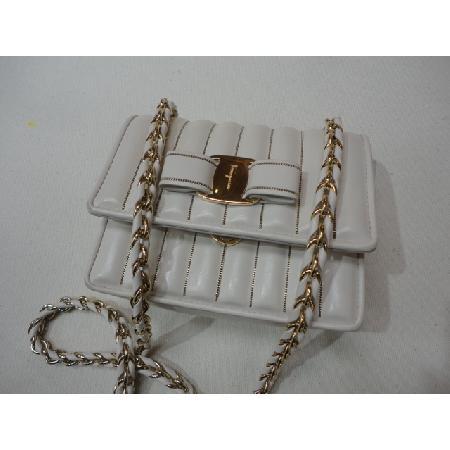 Ferragamo(��󰡸�) 21-E202 �ٶ���� ���̺��� ���� ���� ü�� �̴� ũ�ν��� �̹���3 - ���̺��� �߰���ǰ