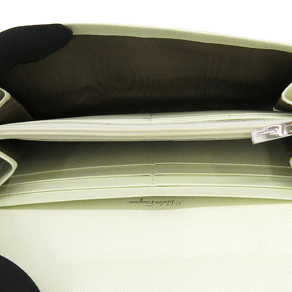 Ferragamo(��󰡸�) 22 7121 ȭ��Ʈ ���ǾƳ� ���� ���� ��ġ�� �ΰ� ������ [��������] �̹���3 - ���̺��� �߰���ǰ