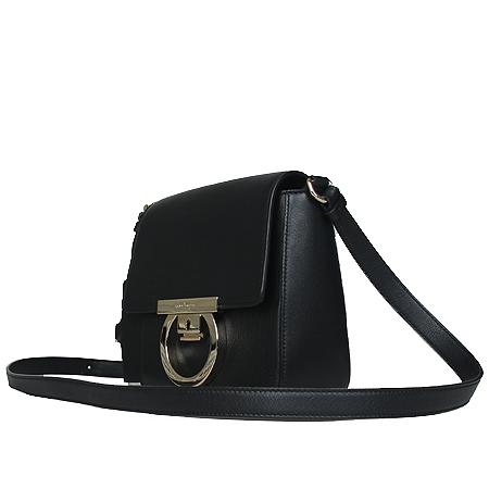 Ferragamo(��󰡸�) 21 H004 ���� ��ġ�Ϸΰ� ���� ���� �̷� �÷� ��� ũ�ν���[���ַԵ���] �̹���2 - ���̺��� �߰���ǰ