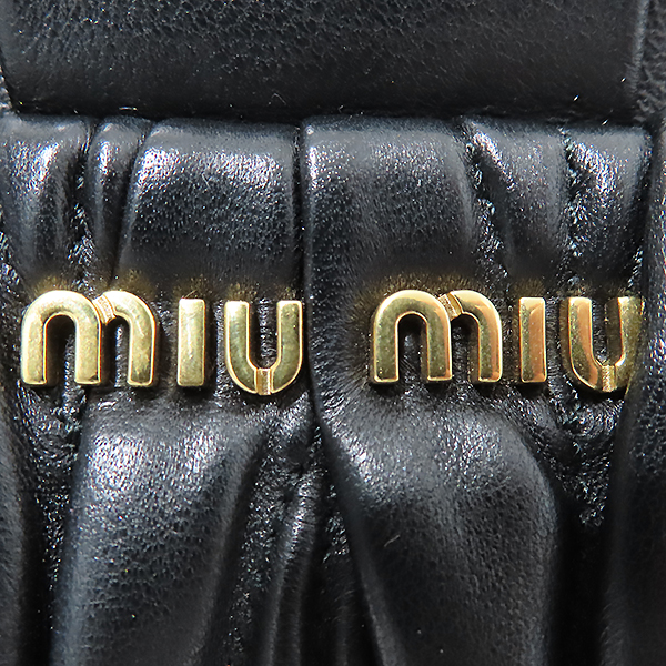 MiuMiu(�̿�̿�) 5BH356 ���� ���� ���׶�� Ŭ��ġ �� ũ�ν��� [�λ꼭��Ե���] �̹���4 - ���̺��� �߰���ǰ