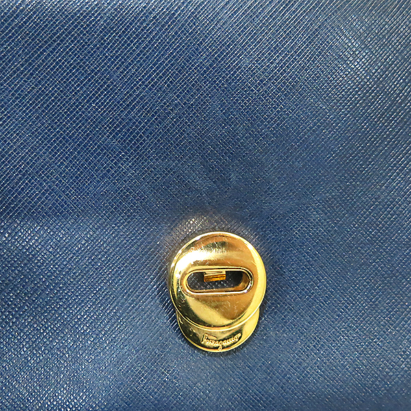 Ferragamo(��󰡸�) 21 D855 ���̺� ���� GINNY(����) ���� �ٶ� ��� ü�� ũ�ν��� [�λ꼾�Һ���] �̹���5 - ���̺��� �߰���ǰ