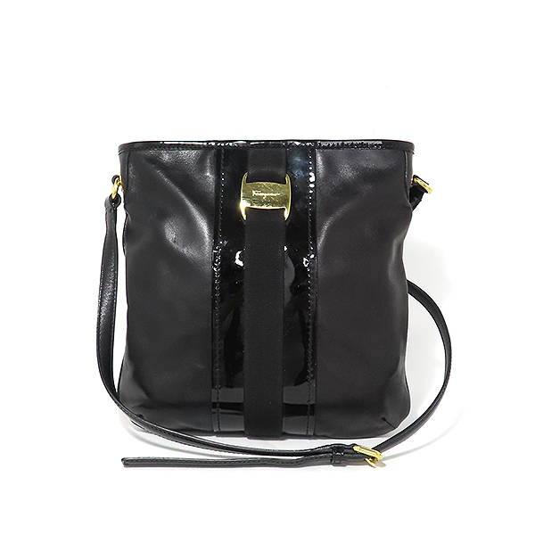 Ferragamo(��󰡸�) 21 E198 ���� �÷� ���� �ΰ� ���̴�Ʈ ���� ũ�ν��� [��������] �̹���2 - ���̺��� �߰���ǰ