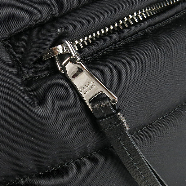 Prada(�����) TESSUTO BOMBER NERO �����÷� �к긯 ���� ���ǾƳ� �ڵ� �ﰢ�ΰ� �е� ��Ʈ�� [��������] �̹���4 - ���̺��� �߰���ǰ