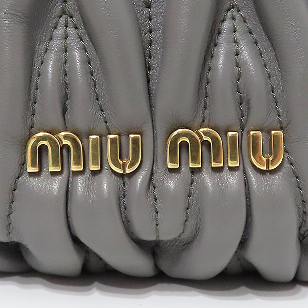 MiuMiu(�̿�̿�) 5BE014 ���� �ΰ���� BIANCO �׷��� ��Ʈ��� �̴� ��Ŷ ����� [�λ꼭��Ե���] �̹���5 - ���̺��� �߰���ǰ