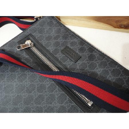 Gucci(����) 474137 GG�ΰ� PVC ���� ���� Ʈ���� ������ �޽��� ũ�ν��� �̹���5 - ���̺��� �߰���ǰ
