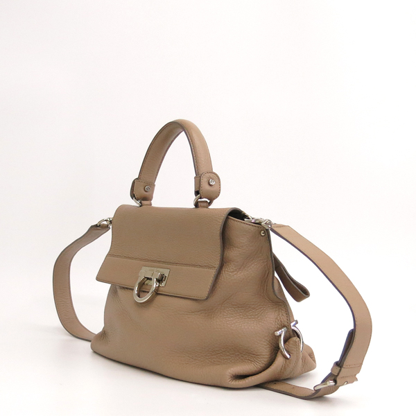 Ferragamo(��󰡸�) 21 A896 ���Ǿ� ������ ���� ���� ��ġ�� �� ��� ��Ʈ�� + �����Ʈ�� 2WAY [���빮��] �̹���2 - ���̺��� �߰���ǰ
