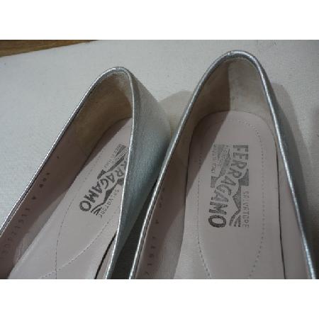 Ferragamo(��󰡸�) VARINA �ǹ� ���� ���� �ٶ� ��� �÷� ����[û�ֱ�õ������] �̹���4 - ���̺��� �߰���ǰ