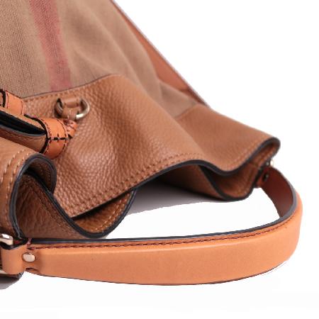 Burberry(������) 3982937 �ֽ��� �½� ȣ�� ����� [����ż�����] �̹���4 - ���̺��� �߰���ǰ