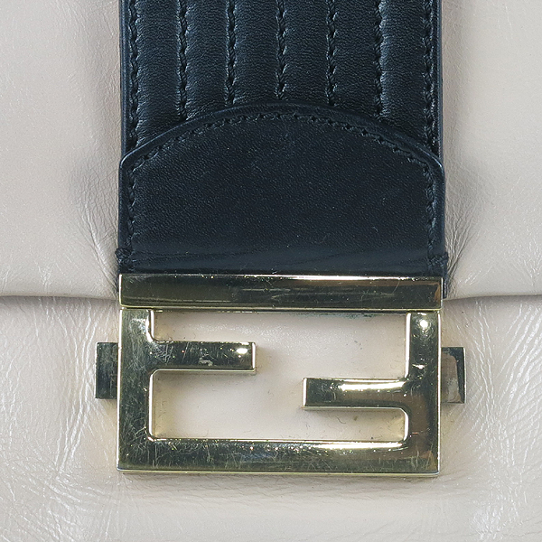 Fendi(���) 8BT139 00BMM F0KNJ BAGUETTE �ٰ�Ʈ ����Ż ����ΰ� ü�� �÷� ����� ũ�ν����� [��������] �̹���4 - ���̺��� �߰���ǰ