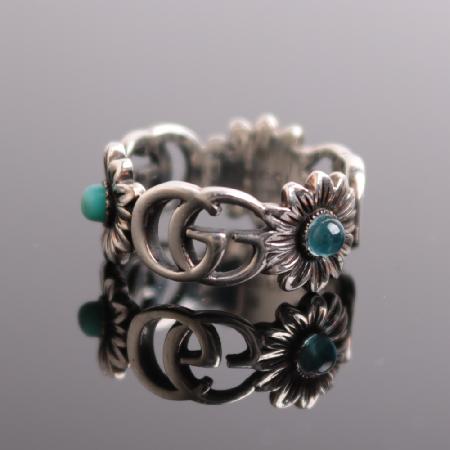 ���� ����G ����