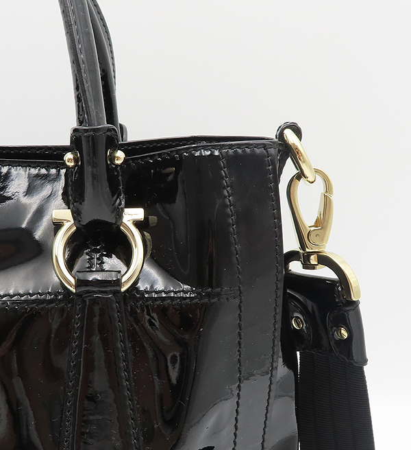 Ferragamo(��󰡸�) 21 7470 ���� ���̴�Ʈ �ΰ� ��� 2WAY [�д�������] �̹���4 - ���̺��� �߰���ǰ